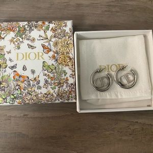 DIOR 30 Montaigne Earrings